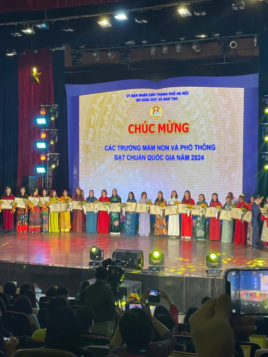 TRƯỜNG MN NAM TIẾN ĐÓN BẰNG CÔNG NHẬN TRƯỜNG ĐẠT CHUẨN QUỐC GIA